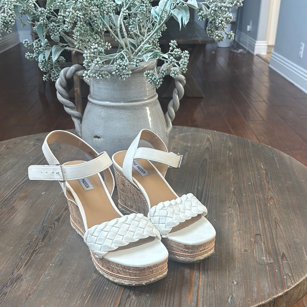 Steve Madden White Tan Wedge Sandals